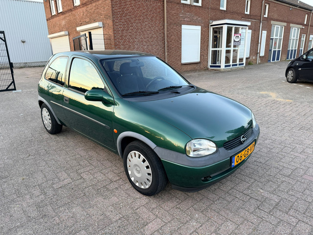 Foto 10 van Opel Corsa 1.2i-16V Onyx