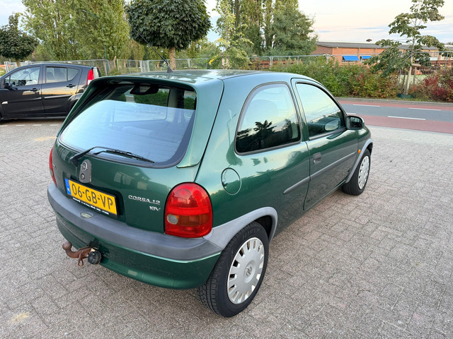 Foto 9 van Opel Corsa 1.2i-16V Onyx
