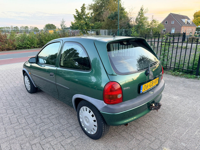Foto 8 van Opel Corsa 1.2i-16V Onyx