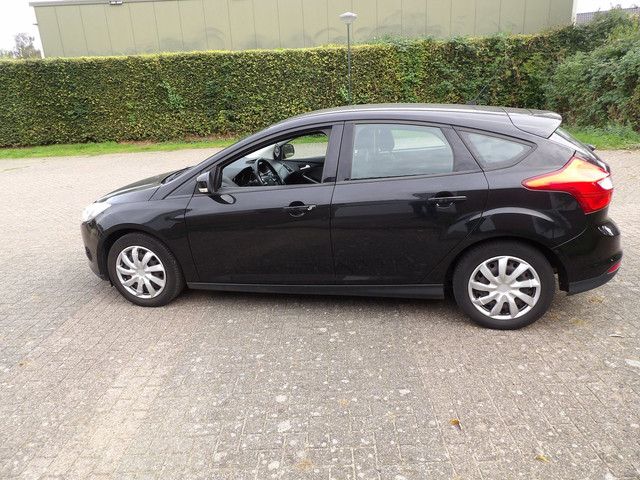 Foto 8 van Ford Focus 1.6 TI-VCT Trend airco