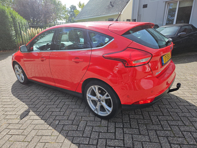 Foto 3 van Ford Focus 1.0 Titanium ZEER MOOI + NIEUWE MOTOR + KOPPELING