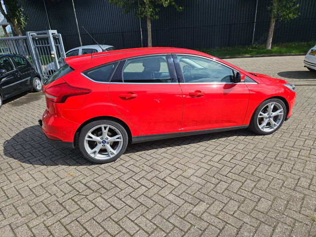 Foto 5 van Ford Focus 1.0 Titanium ZEER MOOI + NIEUWE MOTOR + KOPPELING