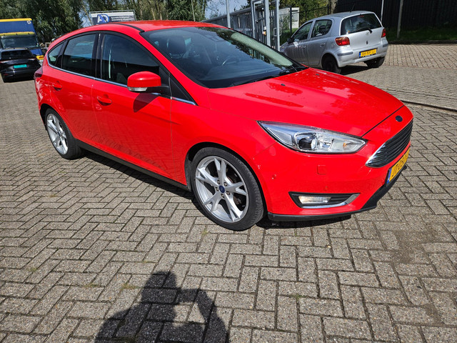 Foto 6 van Ford Focus 1.0 Titanium ZEER MOOI + NIEUWE MOTOR + KOPPELING
