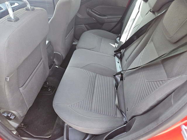 Foto 9 van Ford Focus 1.0 Titanium ZEER MOOI + NIEUWE MOTOR + KOPPELING
