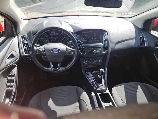 Foto 10 van Ford Focus 1.0 Titanium ZEER MOOI + NIEUWE MOTOR + KOPPELING