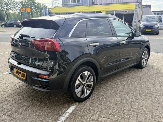 Foto 10 van Kia e-Niro DynamicPlusLine 64 kWh | Schuif-kanteldak | SOH 99% | Keyless | Adapt. Cruise | Apple/And