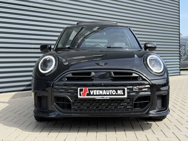 Foto 2 van MINI 5-deurs 1.5 Cooper C John Cooper Works XL (bj 2025)