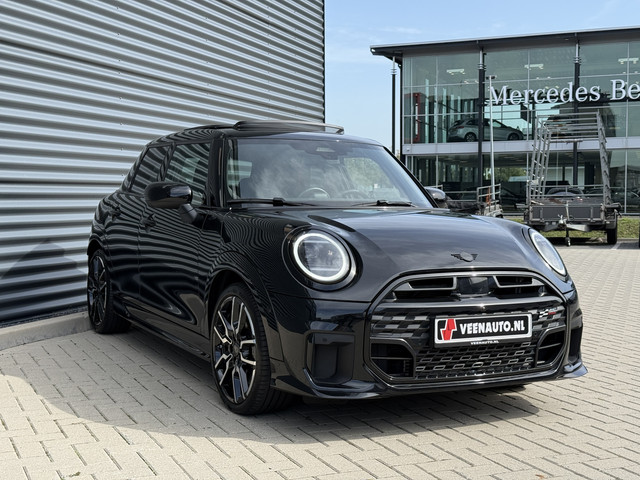 Foto 3 van MINI 5-deurs 1.5 Cooper C John Cooper Works XL (bj 2025)