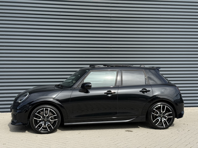 Foto 4 van MINI 5-deurs 1.5 Cooper C John Cooper Works XL (bj 2025)