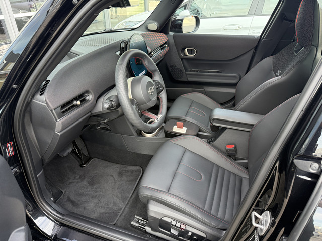 Foto 7 van MINI 5-deurs 1.5 Cooper C John Cooper Works XL (bj 2025)