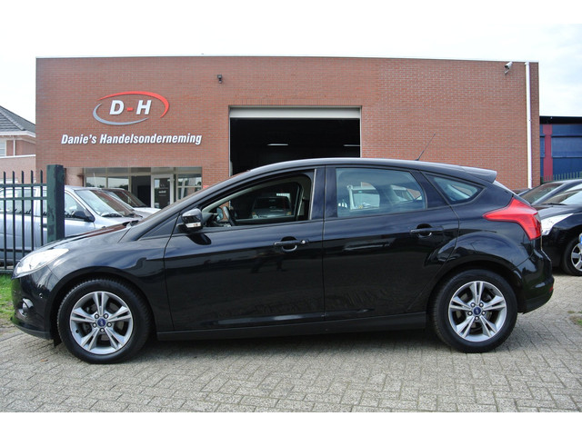 Foto 2 van Ford Focus 1.0 EcoBoost Edition Plus airco nieuwe apk inruil mogelijk