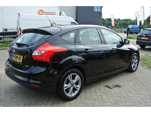 Foto 6 van Ford Focus 1.0 EcoBoost Edition Plus airco nieuwe apk inruil mogelijk