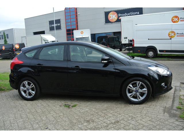 Foto 7 van Ford Focus 1.0 EcoBoost Edition Plus airco nieuwe apk inruil mogelijk