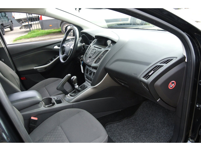 Foto 8 van Ford Focus 1.0 EcoBoost Edition Plus airco nieuwe apk inruil mogelijk