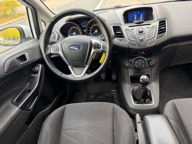 Foto 10 van FORD FIESTA 1.0 Style AIRCO NAVI NETTE AUTO RIJDT GOED NAP APK 10-2027