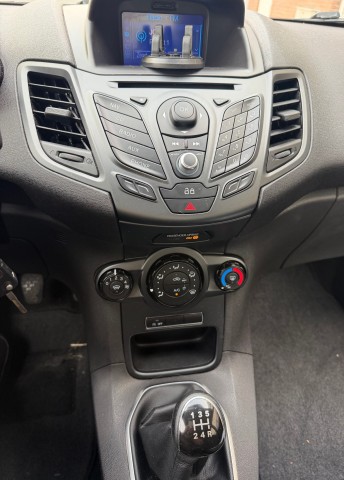 Foto 9 van FORD FIESTA 1.0 Style AIRCO NAVI NETTE AUTO RIJDT GOED NAP APK 10-2027