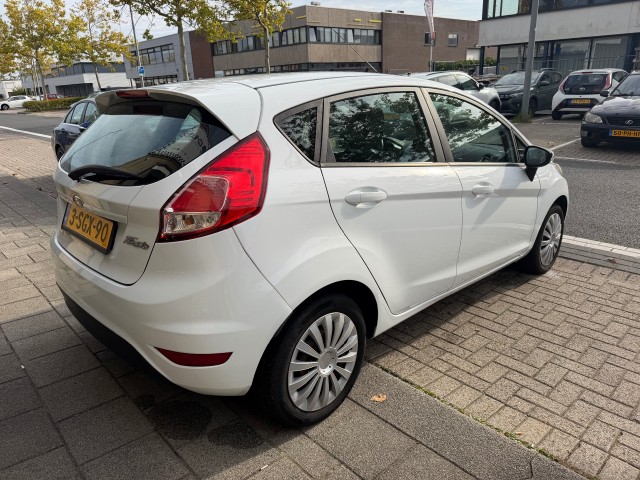 Foto 6 van FORD FIESTA 1.0 Style AIRCO NAVI NETTE AUTO RIJDT GOED NAP APK 10-2027