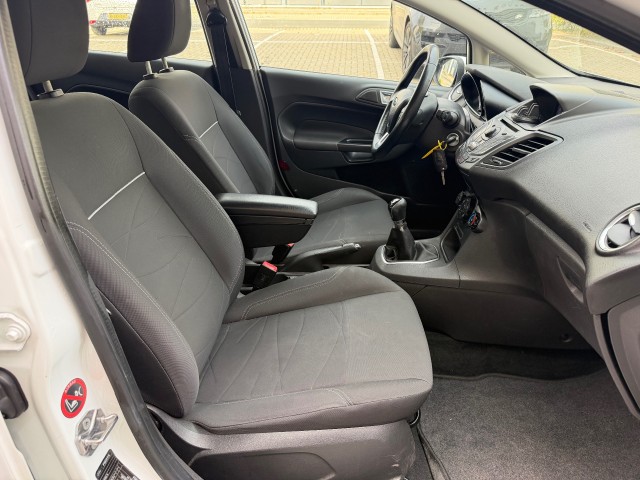 Foto 3 van FORD FIESTA 1.0 Style AIRCO NAVI NETTE AUTO RIJDT GOED NAP APK 10-2027