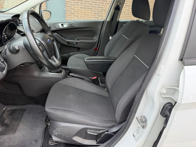 Foto 2 van FORD FIESTA 1.0 Style AIRCO NAVI NETTE AUTO RIJDT GOED NAP APK 10-2027