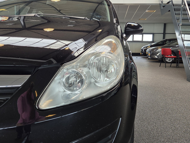 Foto 10 van Opel Corsa 1.2-16V Edition (bj 2009)
