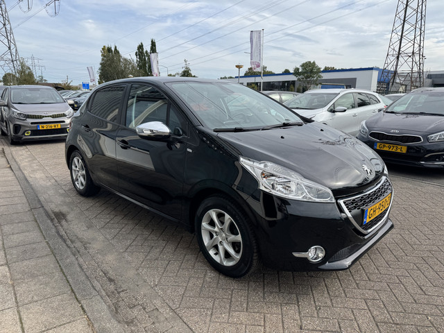 Foto 7 van Peugeot 208 1.2 PureTech Style Pack (bj 2015)