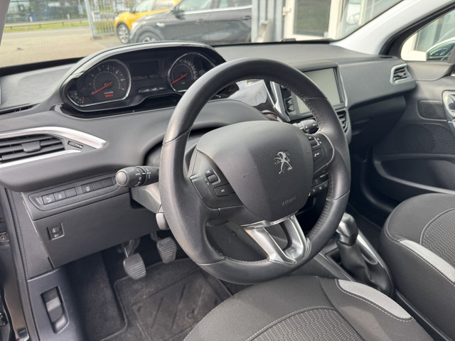 Foto 2 van Peugeot 208 1.2 PureTech Style Pack (bj 2015)