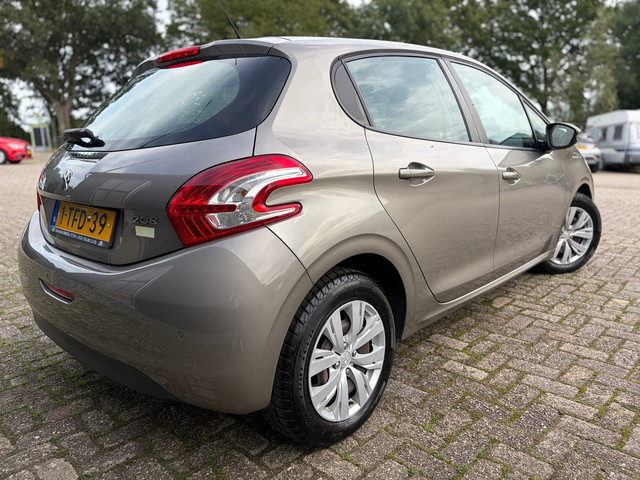 Foto 7 van Peugeot 208 1.2 VTi Envy/Navi/P.sensor/Cruise/NEW APK/NETT!