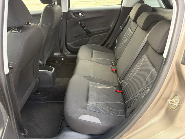 Foto 2 van Peugeot 208 1.2 VTi Envy/Navi/P.sensor/Cruise/NEW APK/NETT!