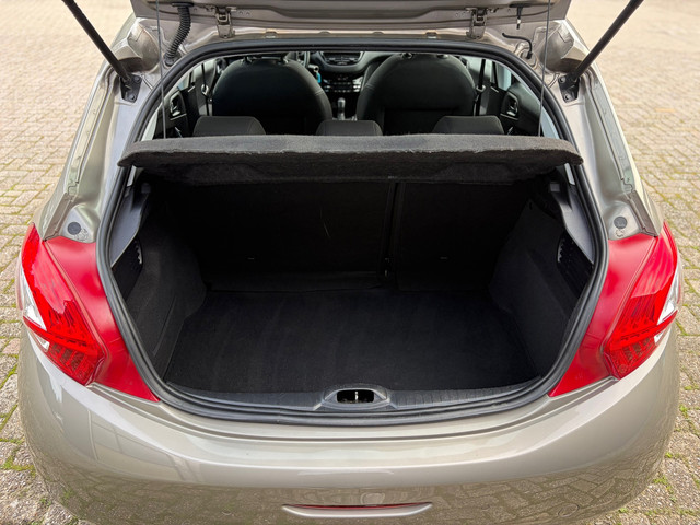 Peugeot 208 1.2 VTi Envy/Navi/P.sensor/Cruise/NEW APK/NETT!