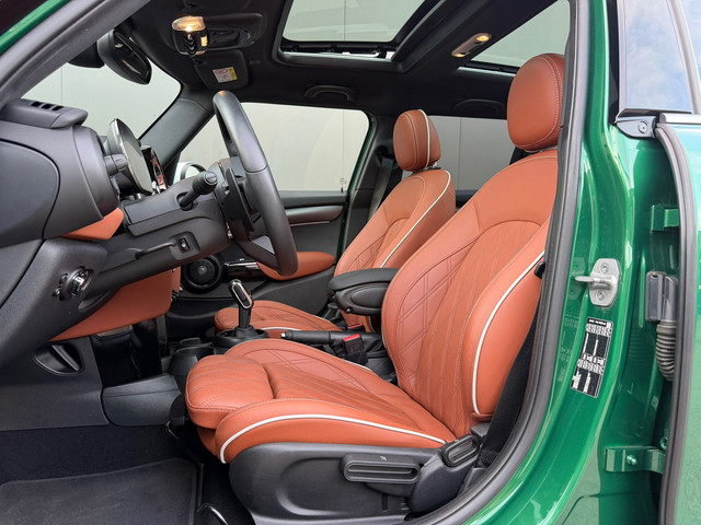 Foto 9 van Mini 5-Deurs 2.0 Cooper S - JCW Pakket Pano Leer Camera H/K