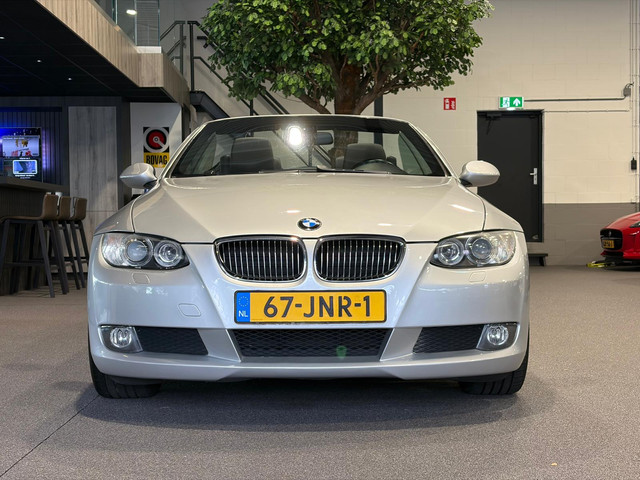 Foto 3 van BMW 3 Serie Cabrio 320i Spring Cabrio | Automaat | Navigatie | Elektrische Stoelen Cabrio | Automaat