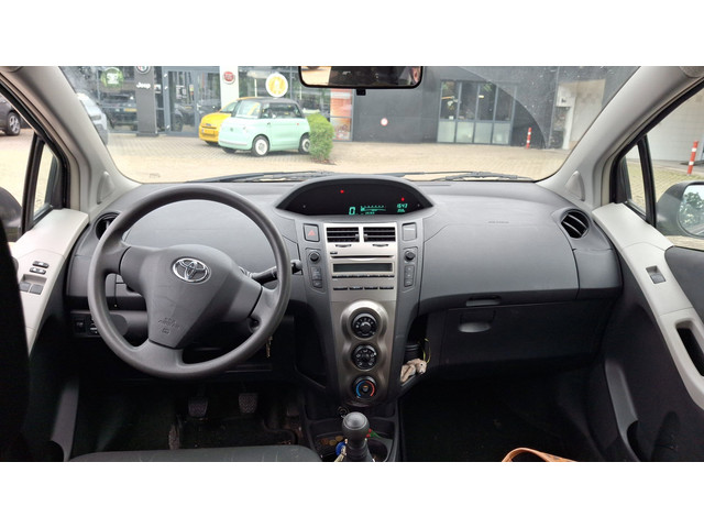 Foto 4 van Toyota Yaris 1.0 VVTi Acces 4-deurs org NL