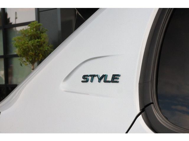 Foto 9 van Peugeot 208 1.2 STYLE 100 PK | AUTOMAAT | CAMERA | LED