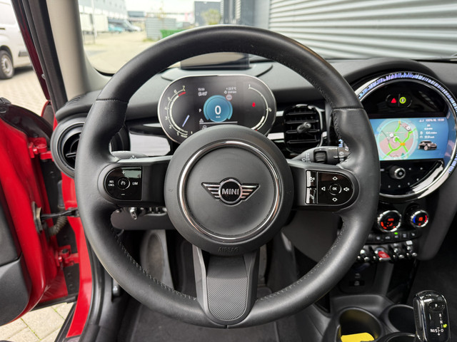 Foto 10 van MINI 5-deurs 1.5 Cooper Pano/Camera/Apple (bj 2023)