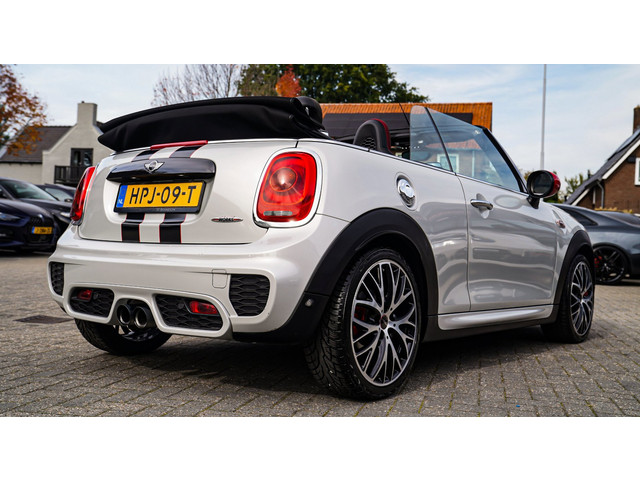 Foto 2 van Mini Cabrio 2.0 John Cooper Works Chili | Cabriolet | Luxe Leder / Alcantara | Harman/Kardon | Camer