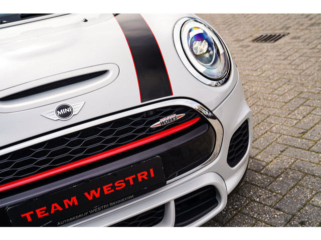 Foto 9 van Mini Cabrio 2.0 John Cooper Works Chili | Cabriolet | Luxe Leder / Alcantara | Harman/Kardon | Camer
