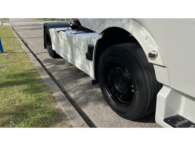 Foto 5 van MAN TGX 18.520 4x2 LL SA ACC Apple Carplay 2x Tank Koelkast Optiview Parelmoer Standairco