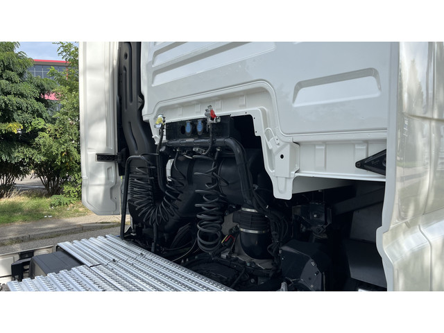 Foto 9 van MAN TGX 18.520 4x2 LL SA ACC Apple Carplay 2x Tank Koelkast Optiview Parelmoer Standairco