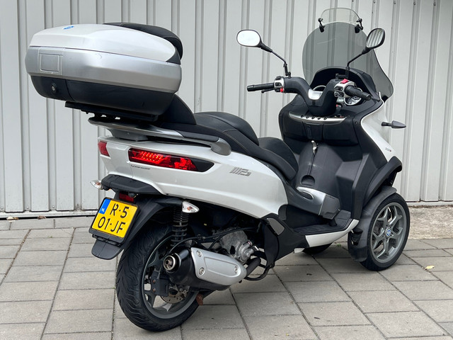 Foto 7 van Piaggio Scooter 300 LT MP3 Yourban|Autorijbewijs|ABS|