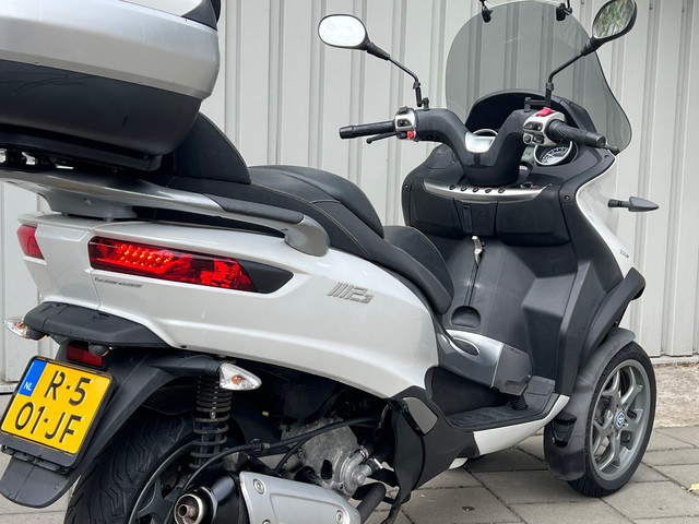 Foto 6 van Piaggio Scooter 300 LT MP3 Yourban|Autorijbewijs|ABS|