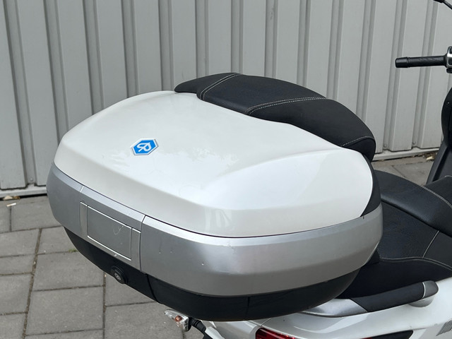 Foto 3 van Piaggio Scooter 300 LT MP3 Yourban|Autorijbewijs|ABS|
