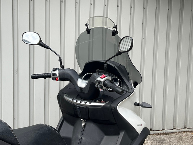 Foto 2 van Piaggio Scooter 300 LT MP3 Yourban|Autorijbewijs|ABS|