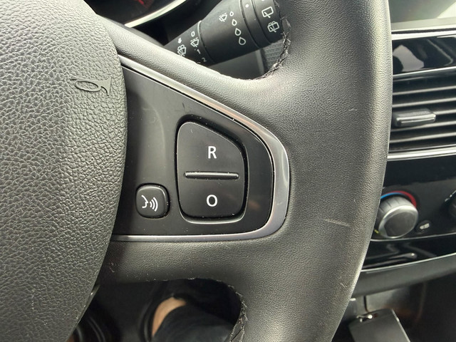 Foto 10 van Renault Clio Estate 0.9 TCe Limited Navigatie, Airco cruise-control,