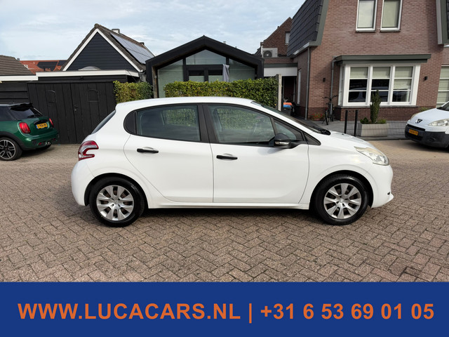 Foto 6 van Peugeot 208 1.2 VTi Access AIRCO TREKHAAK NIEUWE APK!