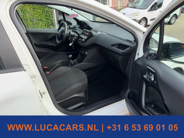 Foto 5 van Peugeot 208 1.2 VTi Access AIRCO TREKHAAK NIEUWE APK!