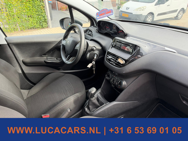 Foto 4 van Peugeot 208 1.2 VTi Access AIRCO TREKHAAK NIEUWE APK!