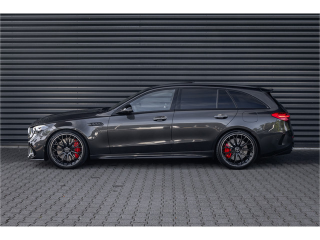 Foto 4 van Mercedes-Benz C-Klasse Estate AMG 63 S E Performance Night Edition AMG Performance stoelen