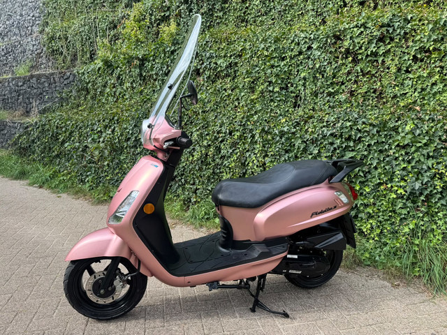 Foto 10 van SYM Fiddle 2 45 km E5 Scooter Rose Gold BETAAL met in3