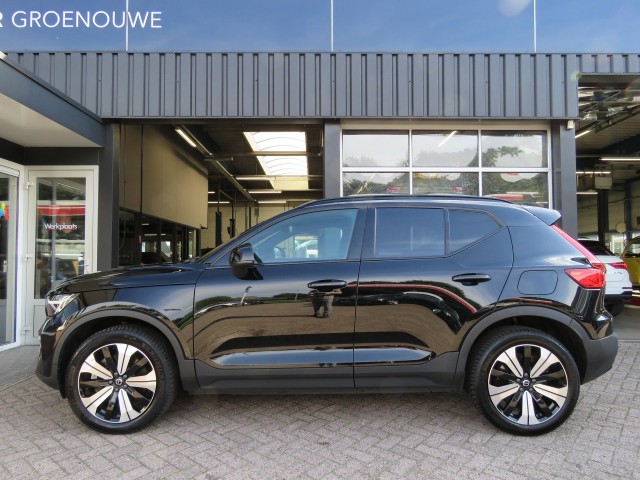 Foto 3 van VOLVO XC40 RECHARGE CORE 70 KWH / soh 92% / Trekhaak / Camera / BOVAG garantie