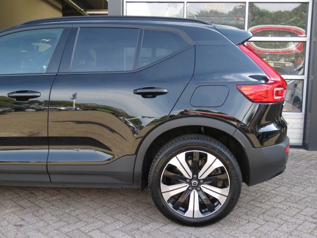 Foto 4 van VOLVO XC40 RECHARGE CORE 70 KWH / soh 92% / Trekhaak / Camera / BOVAG garantie